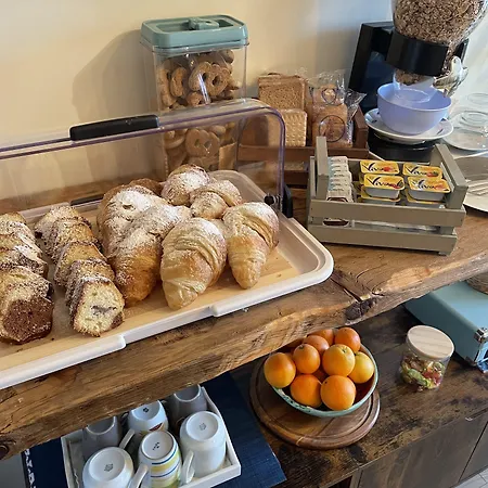 Bed & Breakfast Window 4*