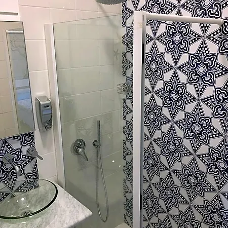 Bed and Breakfast Window 4*